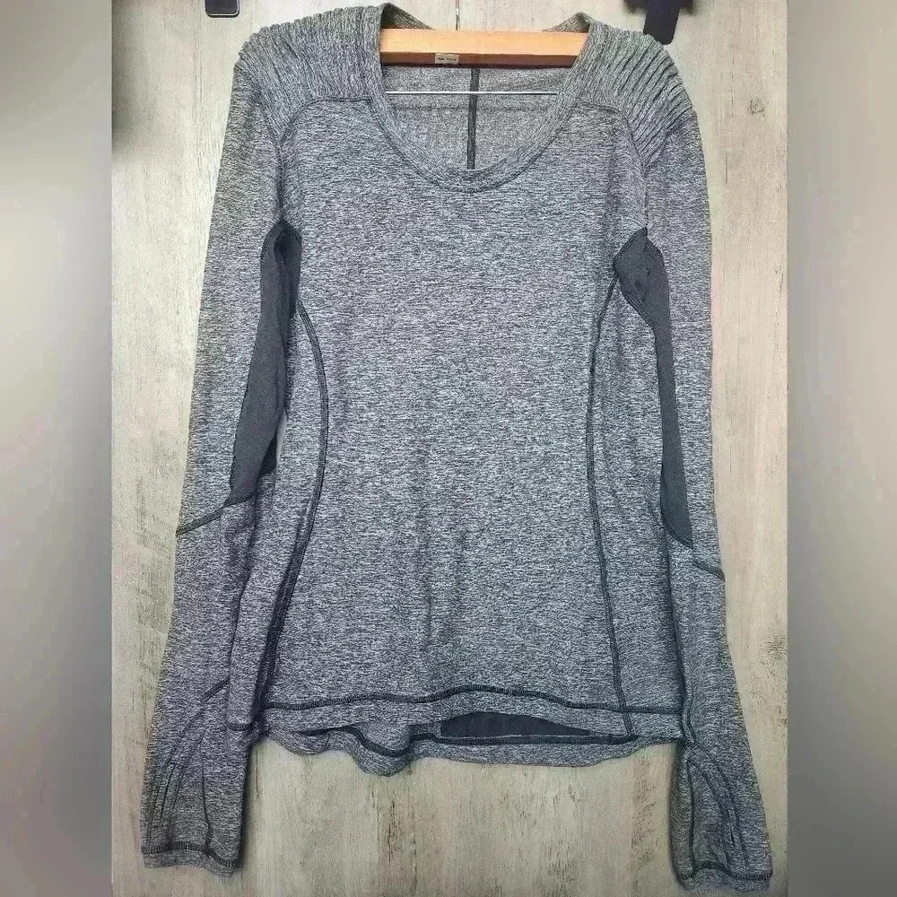 Lululemon Athletica Gray Long Sleeve Reflective Ruffle Detail Thumb Hole size 8